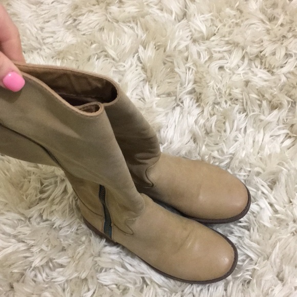 Tan boots - Picture 8 of 8